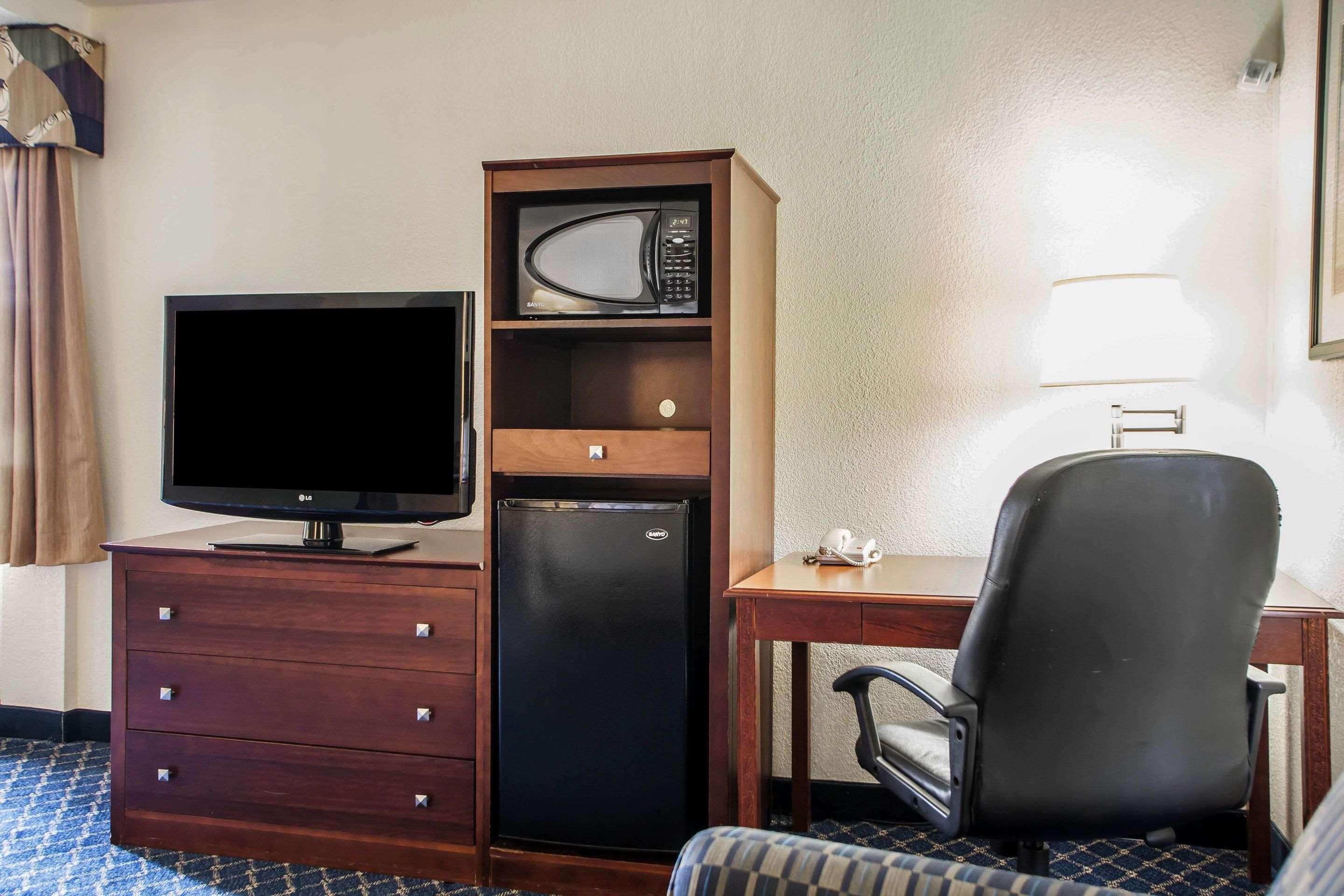 Comfort Feasterville - 2*