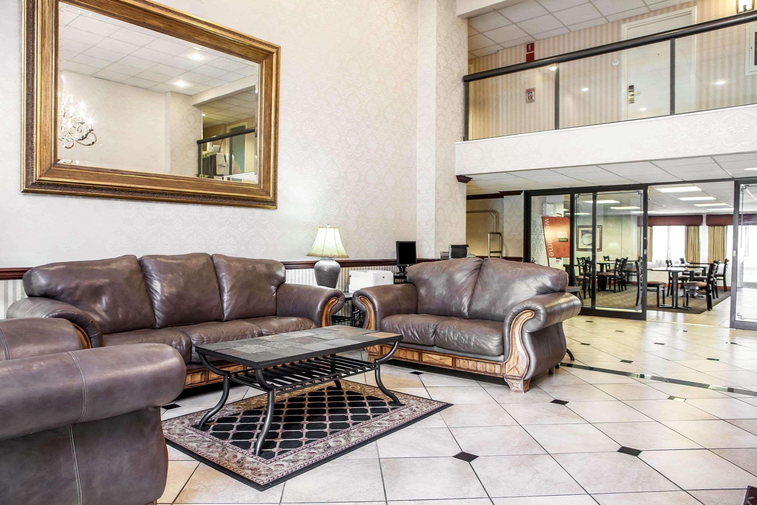 Comfort Feasterville - 2*